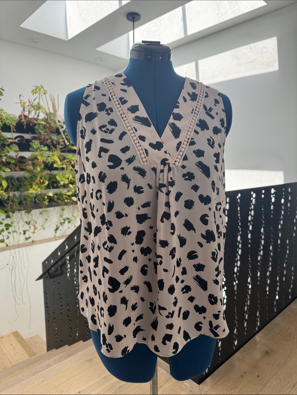 Collective Concepts Pale Pink and Black Leopard-Print V-Neck Tank